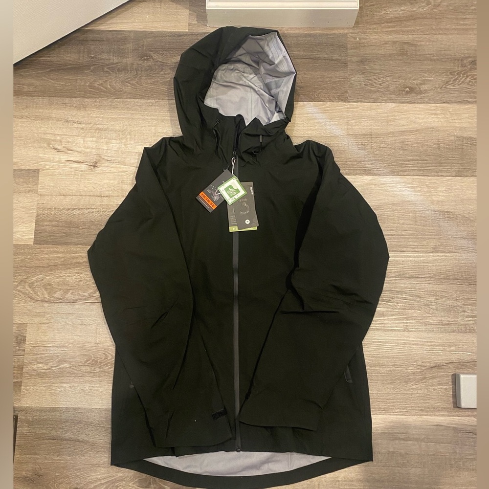 30,000FT Rain Jacket. Men’s Medium. Unworn.